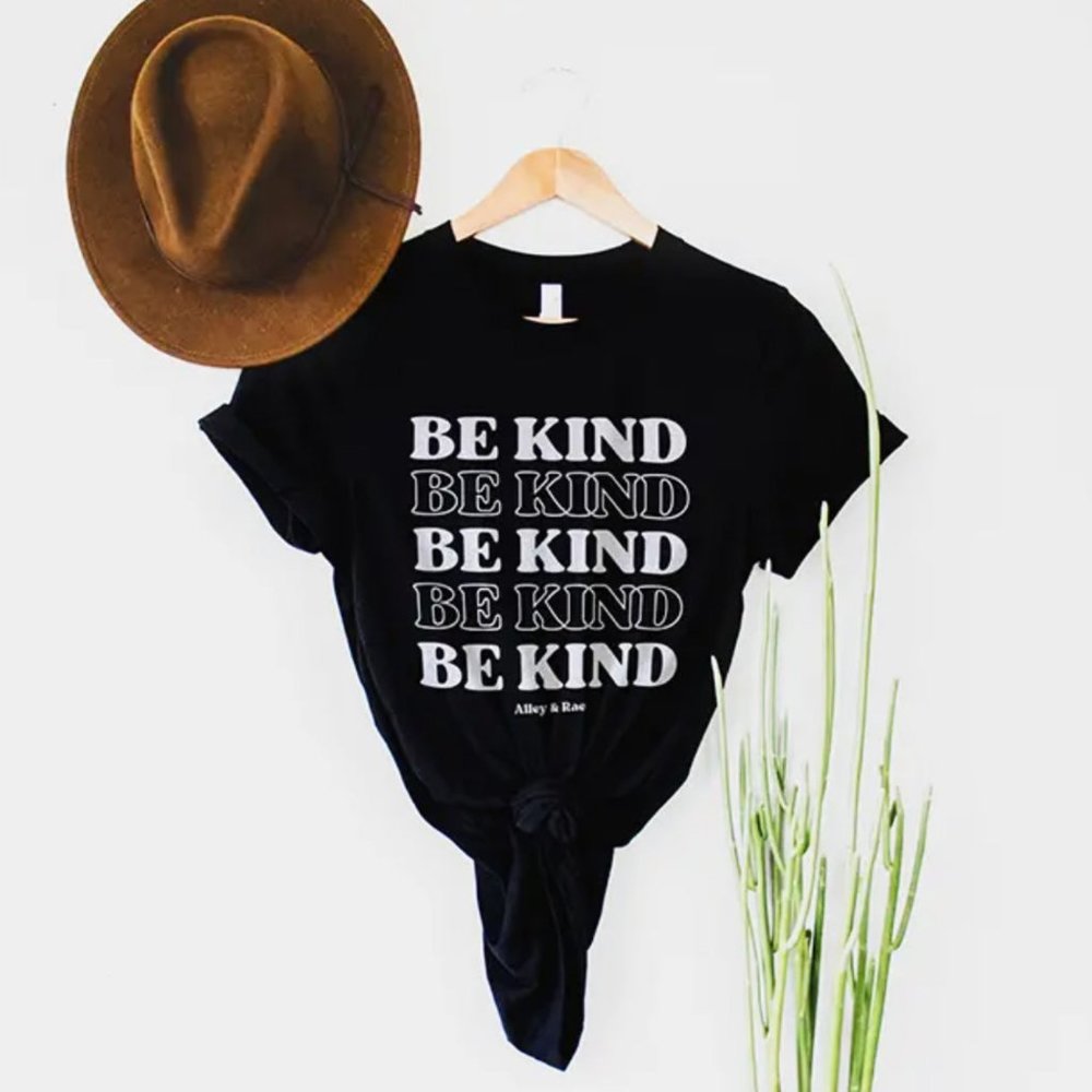 NEW Be Kind T-Shirt Size Medium NEW Womens, Mens, Unisex Size Medium or Small
